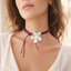 Collar cuerito y flor plateada