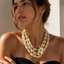 Collar de cuentas ovaladas en tonos marfil