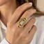 Anillo Dorado con Zirconia Ajustable