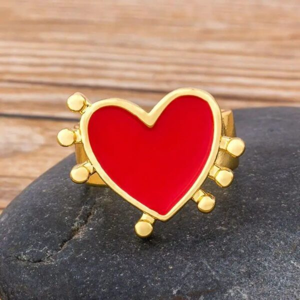 Anillo de corazon rojo