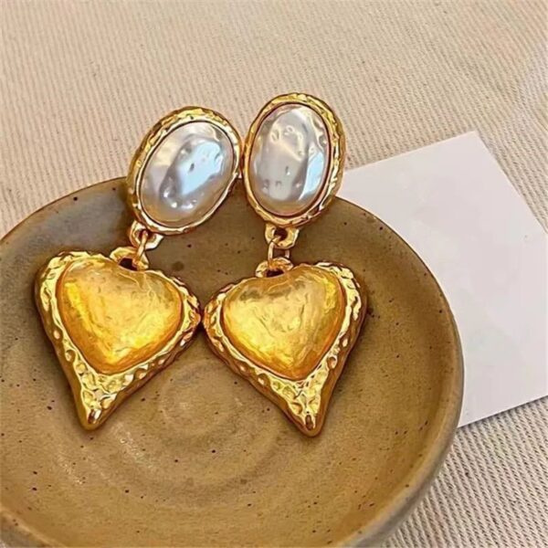 Aretes de corazon dorados