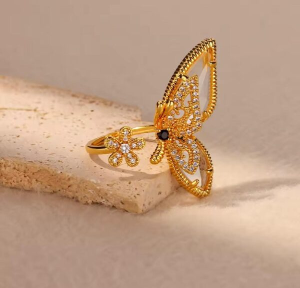 Anillo de mariposa