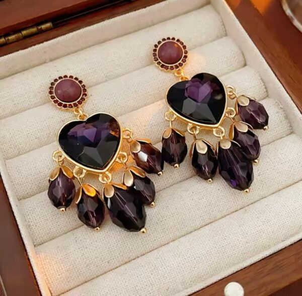 Aretes de corazon y piedras colgantes