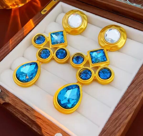Maxi aretes amarillos con piedras azules