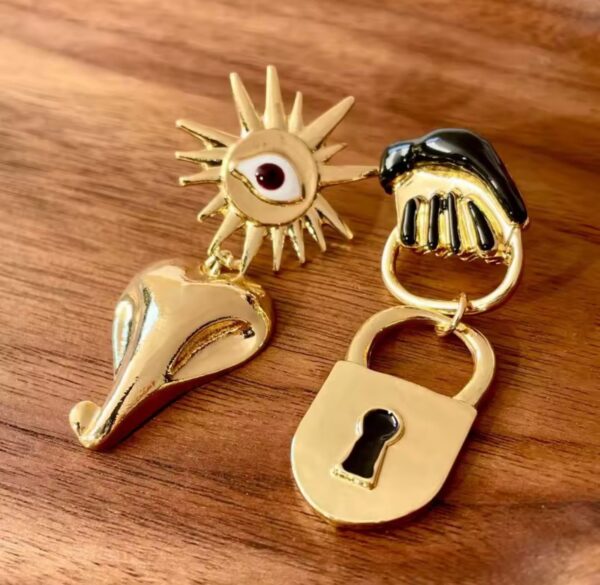 Aretes asimetricos de ojo y candado