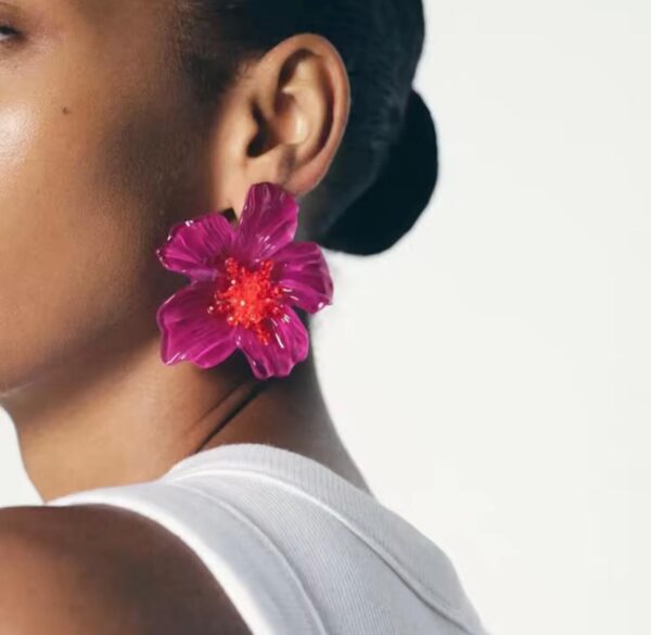 Maxi aretes de flor en resina
