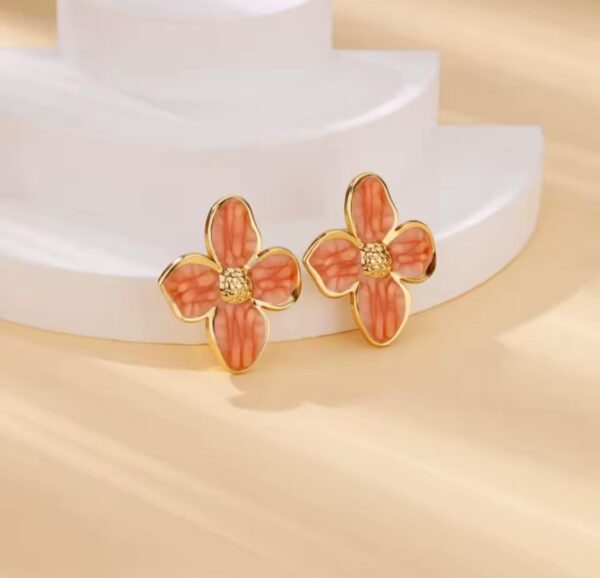 Aretes de flor rosados