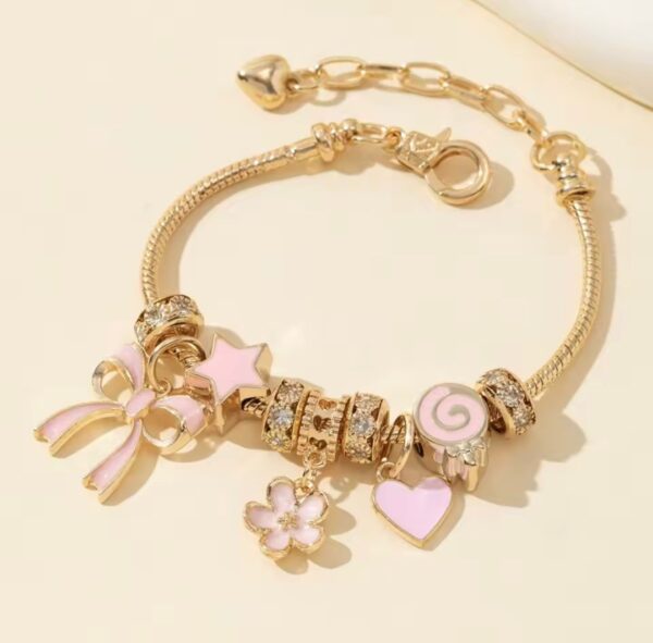 Pulsera de dijes rosados