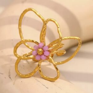 Anillo de flor con piedras rosadas