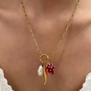 Cadena de pez y fresa